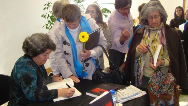 71518 45b1e42a c14f 4871 9fd1 5e3223e72bec biblioteca