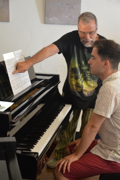 74242 ef785019 8114 44ed 8b85 e9b4c80b97e2 piano1