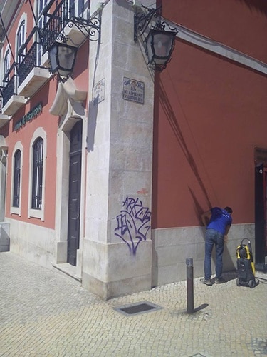 74384 cb9367a6 32e2 4607 9585 d86a04becd88 graffitis