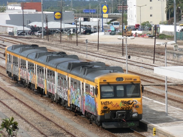 74522 c6bc3e76 04ad 410c ab2a 4ec1a46343b7 comboios1