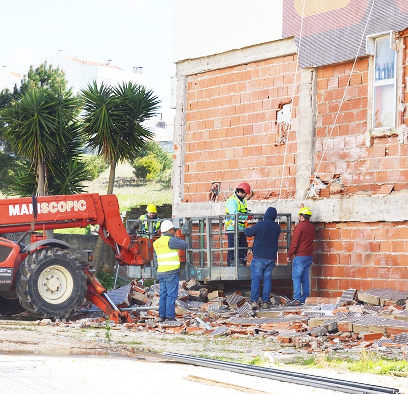 102977-4389302c-4473-4936-8a4d-9047df11cd47-081a46c9-f417-4739-88f0-8f53ec37a191-demolicao