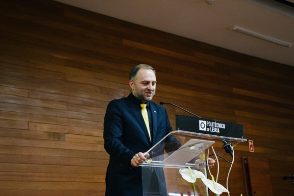 103806 b83095fc 4be3 4c10 ad29 0fee1d6ec48e 5c83f846 1ceb 4323 9872 2fc3211386d9 rui