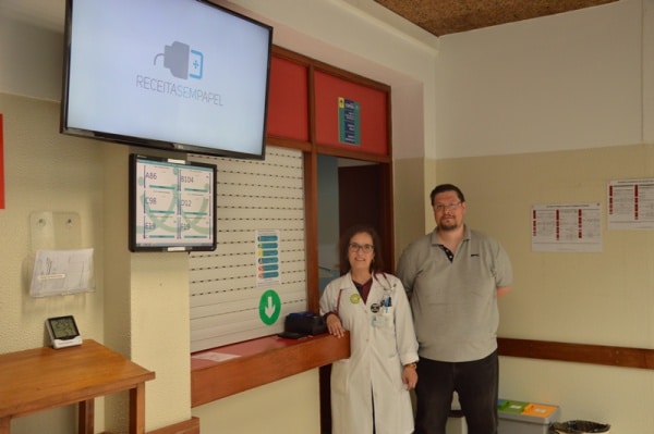 103851 7a1b607f ec16 4567 8f6a 011b0bedc3ed dfdc0773 9c47 446c b8e9 1fd7c0630675 quiosque atendimento