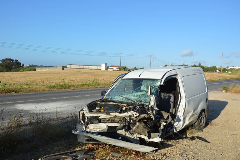 104753-5cd02a1d-dc55-494d-8243-9875f2b27ac0-24db7bf1-862d-4a62-87b3-ccd0b58d0290-colisao