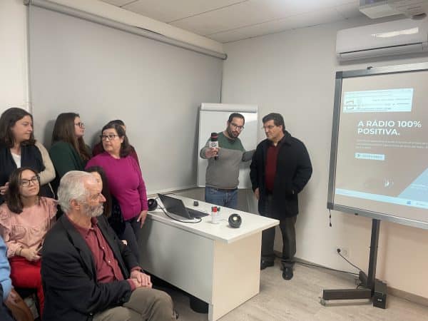 radio fora da caixa 1 radio fora da caixa 1