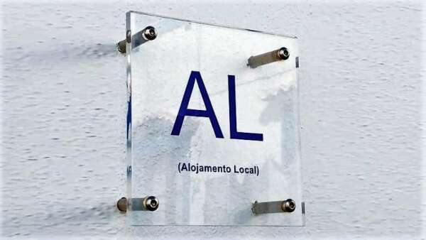 alojamento local f5 placa identificativa